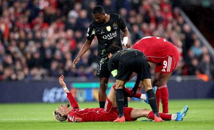 El Liverpool confirma la rotura del tendón de Aquiles de Ekitike