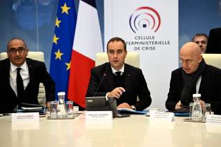 Francia decreta toques de queda parciales y anuncia ayuda excepcionales a los comercios