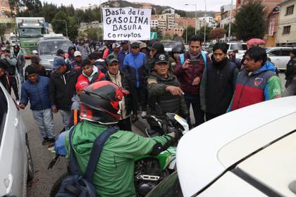 Transportistas levantan huelga tras acuerdo sobre combustibles con el Gobierno de Bolivia