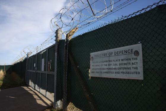 Un séptimo detenido por un supuesto complot terrorista cerca de una base militar británica