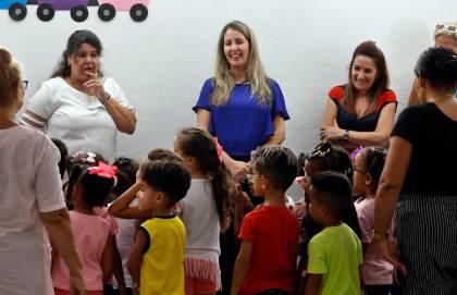 Cuba reconoce que la educación en plena crisis exige "mayor esfuerzo" a alumnos y docentes