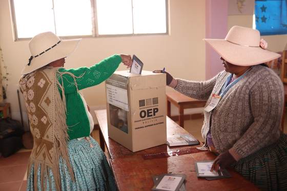 Claves de los comicios regionales en Bolivia, marcados por autonomía y reparto de recursos