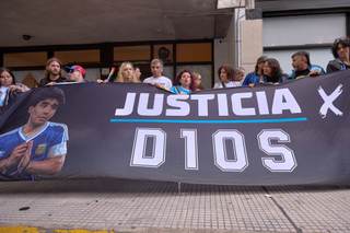 Peritos descartan muerte súbita de Maradona y apuntan a una agonía prolongada