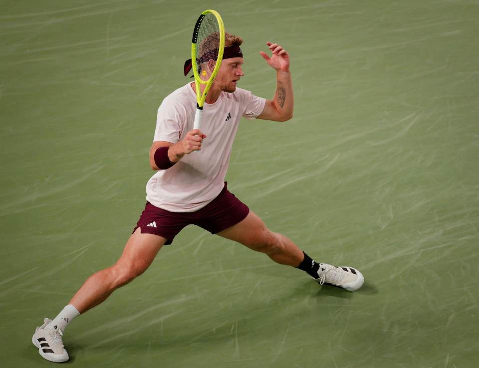 Davidovich sorprende al número 1 Zverev y se mete en la final del Másters de Shanghái