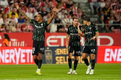 1-1. El Elche celebra la permanencia y el Girona cae a Segunda