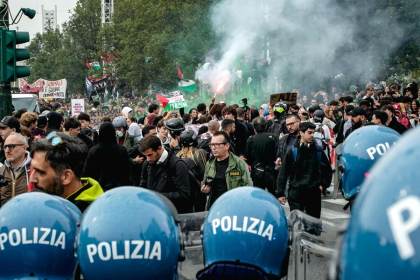 Cientos de estudiantes protestan en Italia por la educación pública y la crisis climática