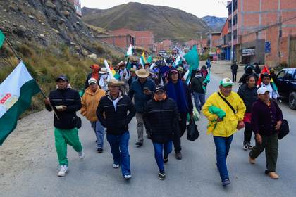 Marcha de indígenas llega cerca de La Paz tras 24 días de caminata contra ley de tierras