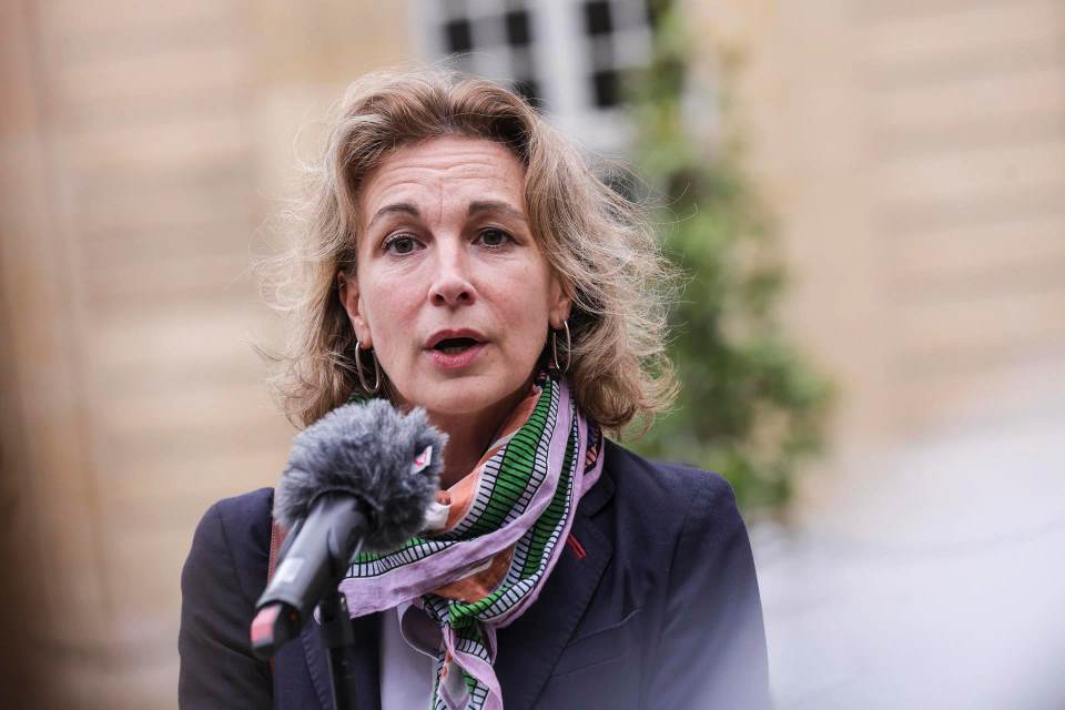 El principal sindicato de Francia reclama una subida salarial de 100 euros al mes para calmar las protestas