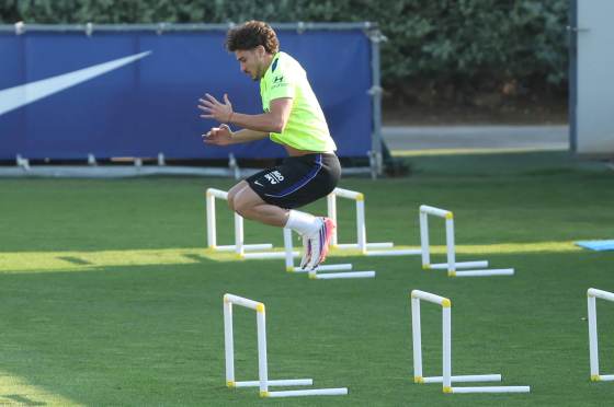 Julián Alvarez vuelve a entrenarse tras la indisposición con una sesión individualizada