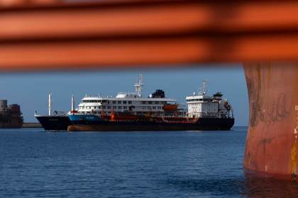 El MV Hondius ultima tareas en el puerto canario de Granadilla para partir a Países Bajos