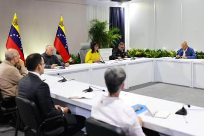 Delcy Rodríguez evalúa con gobernadores el sistema eléctrico tras el "hito en la demanda"