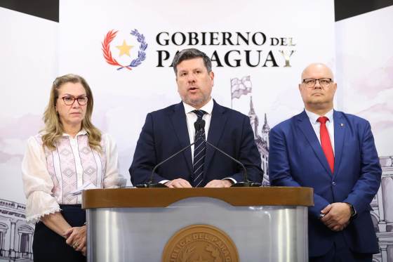Otra jornada sin acuerdos tensa más la cuerda entre los médicos y el Gobierno paraguayo