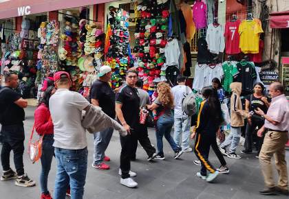 México reporta un déficit comercial de 848 millones de dólares en julio