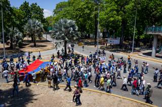 Trabajadores venezolanos protestan por salarios y convocan marcha a sede del Ejecutivo