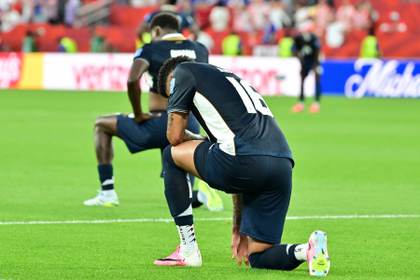 0-1. Croacia toma aire con un gol de Budimir y elimina a Panamá