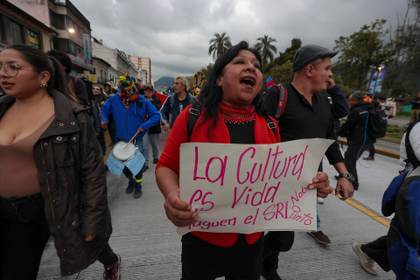 Quito protesta contra nueva ley de Noboa que limita el gasto de municipios en funcionarios