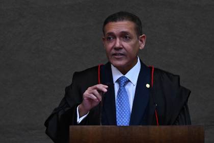 Un juez designado por Bolsonaro asume la justicia electoral con alerta por el uso de la IA