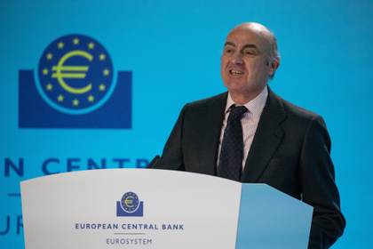 De Guindos termina su mandato justo antes de que el BCE suba los tipos de interés