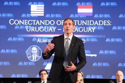 Ministro paraguayo destaca los ejes energético y forestal para inversiones extranjeras