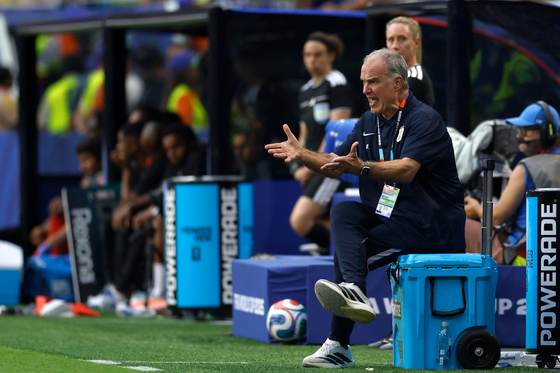 Bielsa: "Tenemos que jugar contra España con la necesidad y la obligación de ganar"