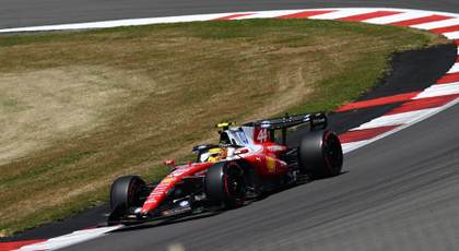 Hamilton lidera el único entrenamiento libre de Silverstone