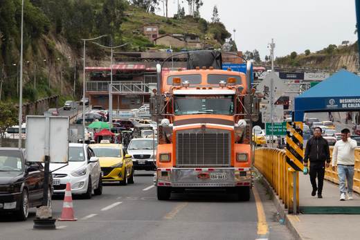 Petro afirma que está dispuesto a retirar los aranceles a los productos ecuatorianos