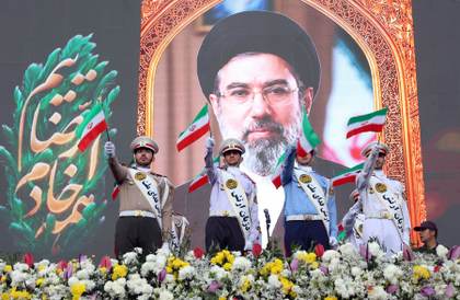 Miles de iraníes reafirman su lealtad al líder supremo con marchas por todo Irán