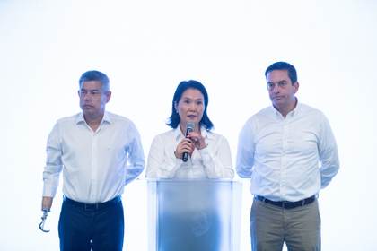 Keiko Fujimori encabeza los sondeos a boca de urna de la elección presidencial en Perú