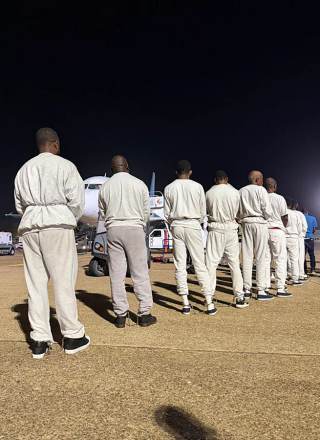 EEUU envía a Haití un tercer vuelo con 78 deportados tras el final del TPS