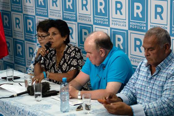 El candidato ultraconservador López Aliaga pide elecciones complementarias en Perú