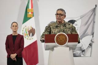 Un buque y emanaciones de petróleo contaminan el Golfo de México, admiten autoridades