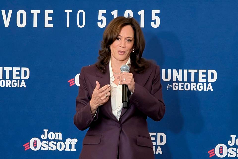 Kamala Harris pide votar contra la "tiranía" de Trump en la recta final de la campaña