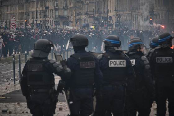 Hay 1.435 detenidos en Francia por las manifestaciones del sábado, "sin incidentes graves"