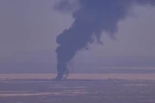 Ocho personas fallecen en accidente de bombardero de EE.UU. estrellado en California
