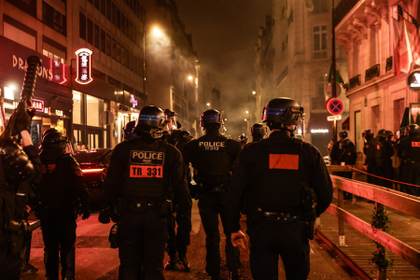 Disturbios en París tras la clasificación del PSG para la final: 127 detenidos, 11 heridos