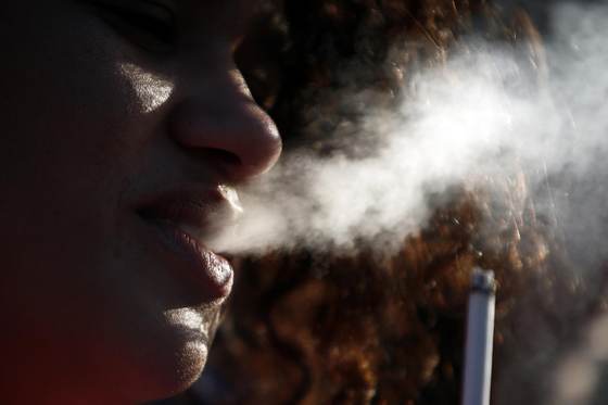 Uno de cada cuatro cigarrillos consumidos en México en 2025 fue ilegal, revela estudio