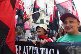 Los docentes paraguayos marchan para defender jubilaciones y pensiones del sector público