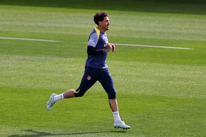 Giménez seguirá de baja contra el Elche, el Athletic y la ida ante el Arsenal