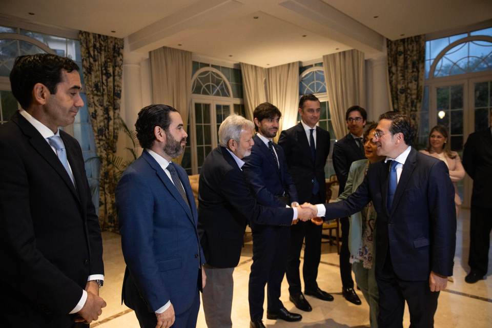 Albares se reúne con empresarios españoles con inversiones en la República Dominicana