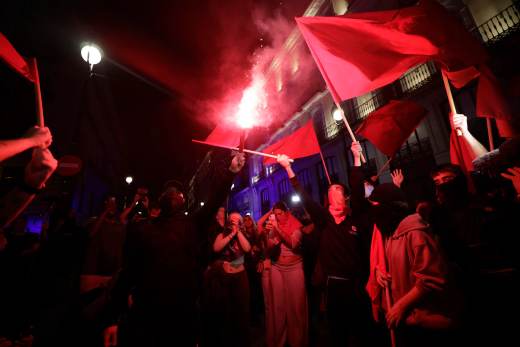 Los acampados vuelven a Sol y las manifestaciones se multiplican por el territorio español