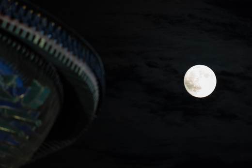 China gana a EEUU en misiones no tripuladas a la Luna, pero tardará más en llevar humanos