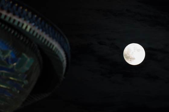 China gana a EEUU en misiones no tripuladas a la Luna, pero tardará más en llevar humanos