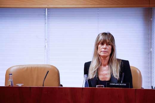 La Audiencia mantiene el juicio con jurado contra la esposa de Sánchez por dos delitos