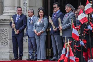 Keiko Fujimori recibe en Palacio al Señor de los Milagros, la imagen más venerada de Perú