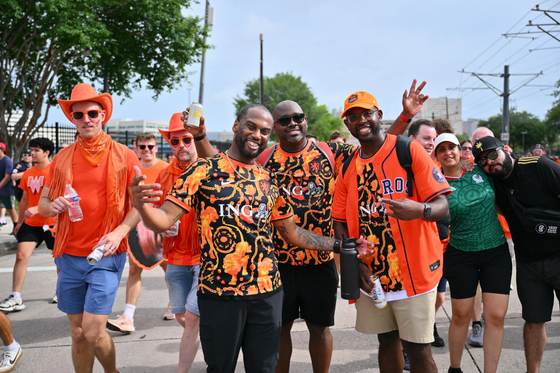 La 'marea naranja' llega a Houston