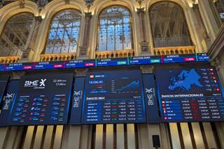 Las bolsas europeas caen y el petróleo sube el 2 % pese a la tregua indefinida de EE.UU.