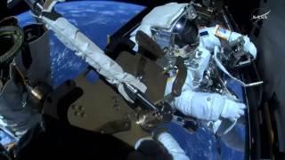 Astronautas concluyen paseo espacial de seis horas y media para instalar una antena en EEI