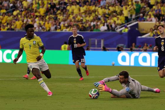 0-3. Brasil sonríe por partida doble: liderato y regreso de Neymar