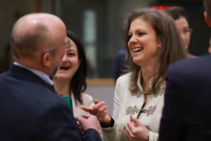 Los países de la UE discrepan sobre el futuro del CO2 en los coches con el barril de petróleo a 100 dólares