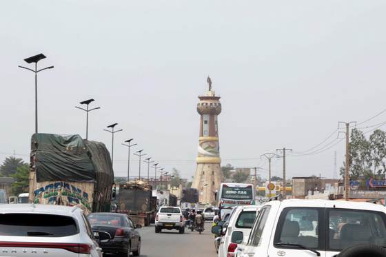 Mali dice haber abatido a cientos de terroristas mientras sigue la confusión en el norte